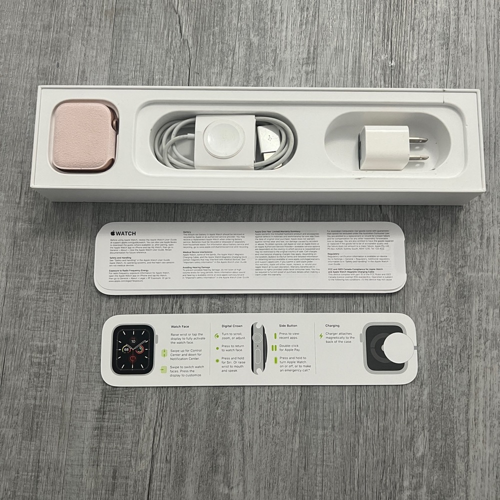 apple watch series 5 44mm (GPS + Cellular)